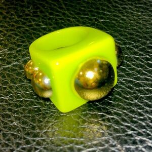 NEW Gold Studded Chunky Oversize Acetat Ring Size 8 High Fashion Edgy Neon Green
